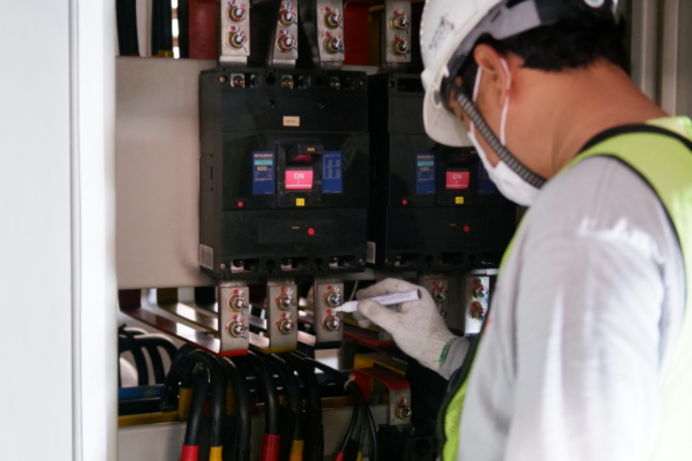 Panduan Lengkap Memilih Power Supply Industrial yang Tepat